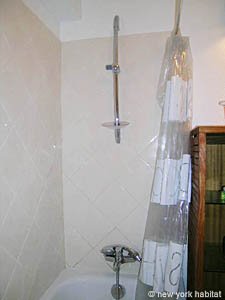 Paris Studio/T1 appartements location vacances - salle d'eau (PA-3090) photo 5 de 7