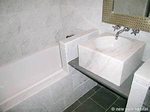 Paris Studio apartment - bathroom (PA-3117) photo 2 of 4