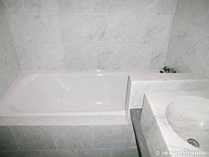 Paris Studio apartment - bathroom (PA-3117) photo 3 of 4