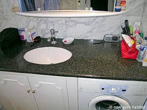 Paris T3 appartements location vacances - salle d'eau 1 (PA-3132) photo 2 de 3