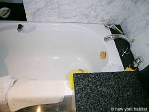 Paris T3 appartements location vacances - salle d'eau 1 (PA-3132) photo 3 de 3
