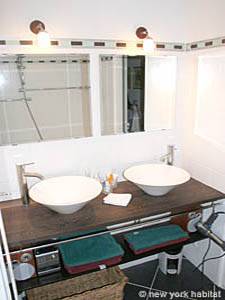 Paris 2 Bedroom accommodation - bathroom 1 (PA-3142) photo 2 of 5
