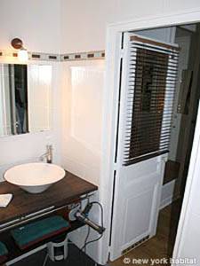 Paris 2 Bedroom accommodation - bathroom 1 (PA-3142) photo 3 of 5