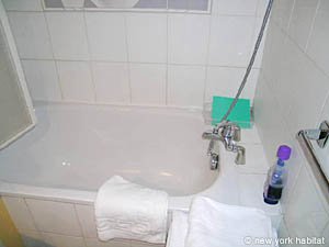Paris Studio accommodation - bathroom (PA-3143) photo 2 of 3