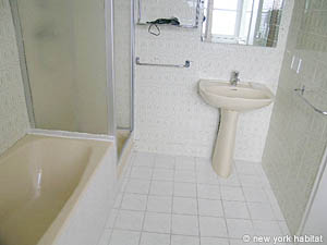 Paris T4 logements location appartements - salle d'eau 1 (PA-3149) photo 2 de 5