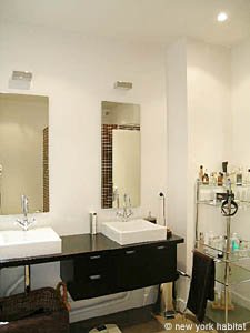 Paris T4 appartement location vacances - salle d'eau 1 (PA-3157) photo 2 sur 4