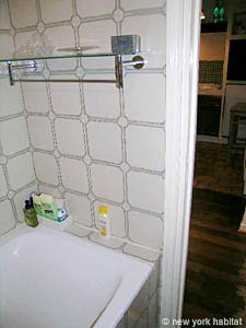 Paris Studio accommodation - bathroom (PA-3188) photo 2 of 4