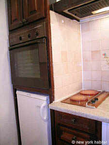 Paris Studio accommodation - kitchen (PA-3201) photo 2 of 4