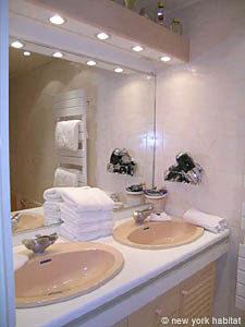 Paris Studio accommodation - bathroom 1 (PA-3201) photo 1 of 4