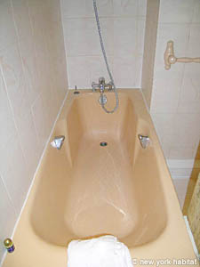 Paris Studio accommodation - bathroom 1 (PA-3201) photo 3 of 4