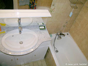 Paris T2 logements location appartements - salle d'eau 1 (PA-3204) photo 2 de 3