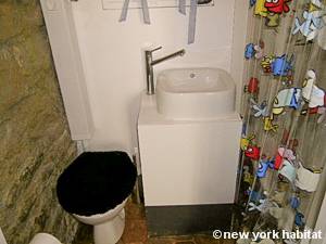 Paris Studio T1 appartement location vacances - salle de bain (PA-3217) photo 2 sur 3