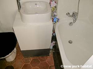 Paris Studio T1 appartement location vacances - salle de bain (PA-3217) photo 3 sur 3