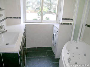 Paris 1 Bedroom apartment - bathroom 1 (PA-3224) photo 1 of 5
