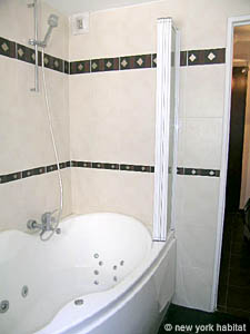 Paris 1 Bedroom apartment - bathroom 1 (PA-3224) photo 5 of 5