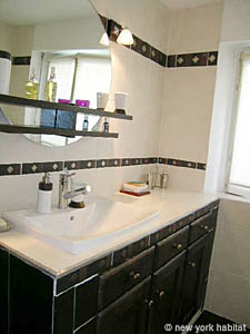 Paris 1 Bedroom apartment - bathroom 1 (PA-3224) photo 2 of 5