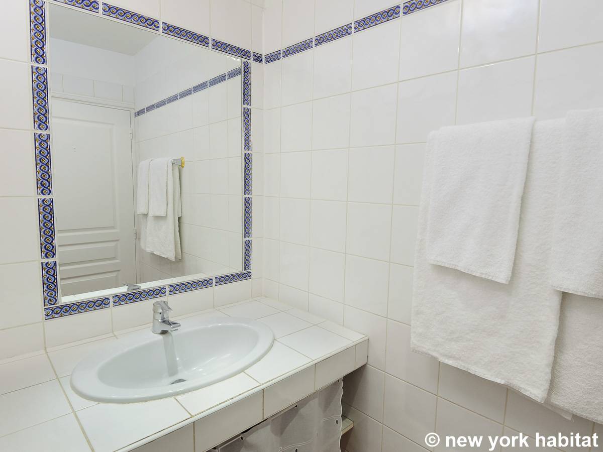 Paris 2 Bedroom accommodation - living room (PA-3233) photo 6 of 9