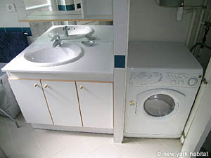 Paris Studio accommodation - bathroom (PA-3251) photo 2 of 4