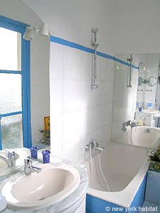 Paris 2 Bedroom apartment - bathroom 1 (PA-3274) photo 1 of 2