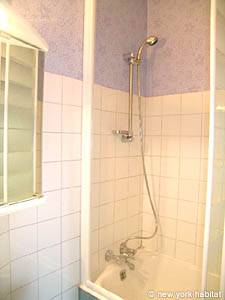 Paris 1 Bedroom apartment - bathroom 1 (PA-3279) photo 4 of 4