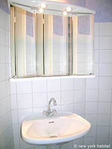 Paris 1 Bedroom apartment - bathroom 1 (PA-3279) photo 3 of 4