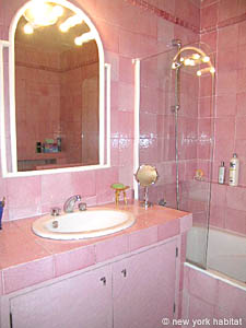 Paris T4 logements location appartements - salle d'eau 1 (PA-3299) photo 1 de 2