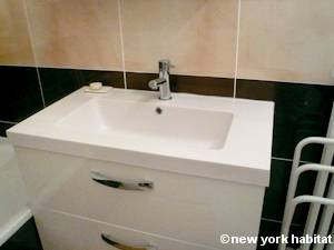 Paris Studio apartment - bathroom (PA-3312) photo 1 of 2 Paris Studio apartment - bathroom (PA-3312) photo 1 of 2