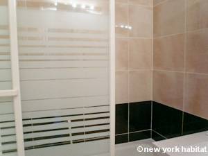 Paris Studio apartment - bathroom (PA-3312) photo 2 of 2 Paris Studio apartment - bathroom (PA-3312) photo 2 of 2