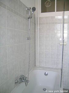Paris 4 Bedroom apartment - bathroom 2 (PA-3320) photo 2 of 3