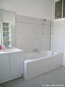 Paris 4 Bedroom apartment - bathroom 2 (PA-3320) photo 1 of 3