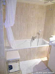 Paris T3 appartements location vacances - salle d'eau 1 (PA-3362) photo 2 de 4