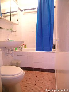 Paris Studio/T1 appartements location vacances - salle d'eau (PA-3367) photo 2 de 3