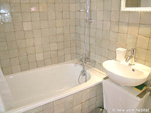 Paris Alcove Studio accommodation bathroom photo 20