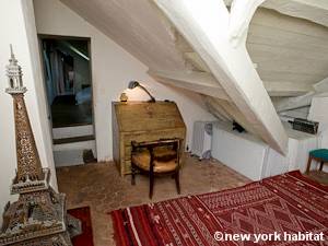Paris 4 Zimmer - Duplex wohnungsvermietung - schlafzimmer 2 (PA-3390) photo 4 von 5
