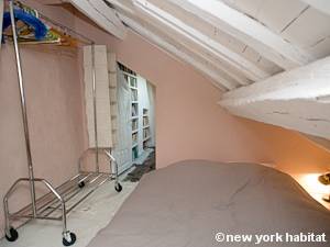 Paris 4 Zimmer - Duplex wohnungsvermietung - schlafzimmer 1 (PA-3390) photo 4 von 4
