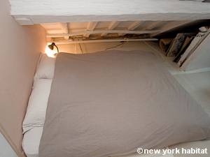 Paris 4 Zimmer - Duplex wohnungsvermietung - schlafzimmer 3 (PA-3390) photo 2 von 2