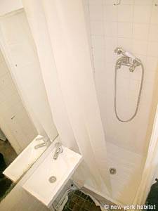 Paris Studio/T1 appartements location vacances - salle d'eau (PA-3391) photo 3 de 3