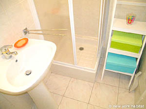 Paris Studio apartment - bathroom (PA-3397) photo 2 of 4