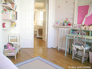Paris 3 Bedroom accommodation - bedroom 3 (PA-3407) photo 4 of 7