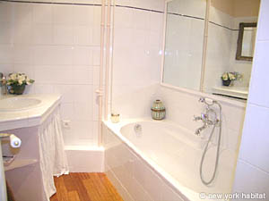 Paris 3 Bedroom accommodation - bathroom 1 (PA-3407) photo 2 of 5