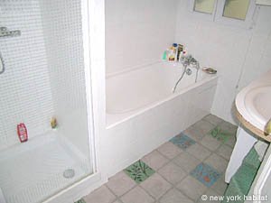 Paris 2 Bedroom accommodation - bathroom 1 (PA-3409) photo 1 of 4
