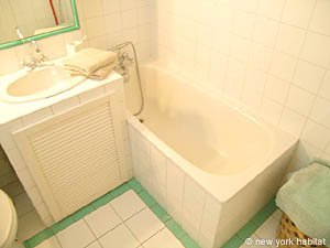 Paris 2 Bedroom accommodation - bathroom 1 (PA-3429) photo 2 of 4