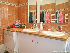 Paris T3 appartements location vacances - salle d'eau 1 (PA-3438) photo 1 de 4