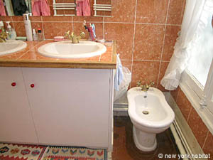 Paris T3 appartements location vacances - salle d'eau 1 (PA-3438) photo 2 de 4
