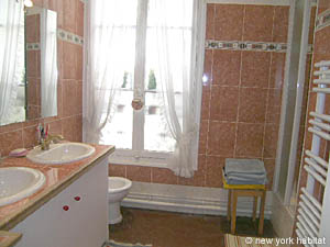 Paris T3 appartements location vacances - salle d'eau 1 (PA-3438) photo 3 de 4