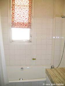 Paris 2 Bedroom accommodation - bathroom 1 (PA-3443) photo 2 of 3