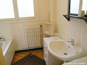 Paris 2 Bedrooms accommodation bathroom 1 photo 42