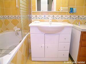 Paris 2 Bedroom accommodation - bathroom 1 (PA-3451) photo 1 of 3