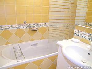 Paris 2 Bedroom accommodation - bathroom 1 (PA-3451) photo 3 of 3