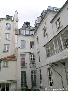 Paris Studio accommodation living room photo 18